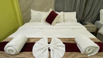 Bureau, chambres insonorisées, fer et planche à repasser, Wi-Fi gratuit