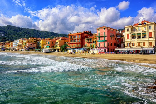 Il Bijou Di Rossella - Beach Front Duplex with Balcony, Alassio, Italy