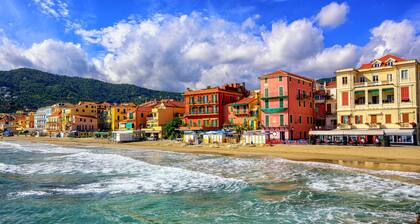 Il Bijou Di Rossella - Beach Front Duplex with Balcony, Alassio, Italy