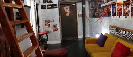 المنشأة من الداخل