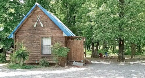 Relaxing, cozy, and quiet. Only two miles from the Cossatot River State Park! 