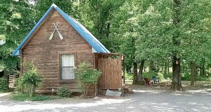 Relaxing, cozy, and quiet. Only two miles from the Cossatot River State Park!