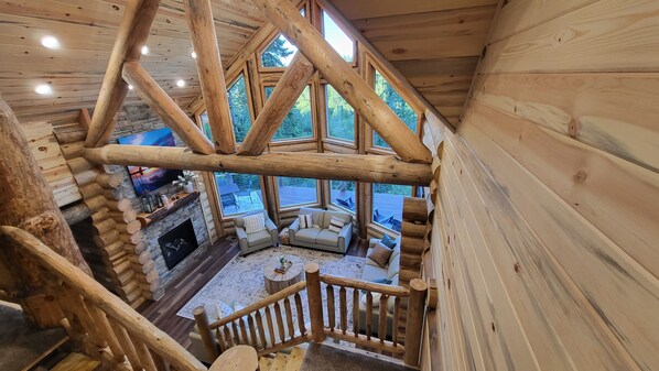 Smart TV, fireplace, table tennis, computer monitors