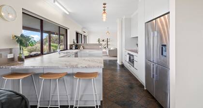 Sea Breeze - Spacious home with lovely ocean views