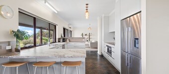 Sea Breeze - Spacious home with lovely ocean views