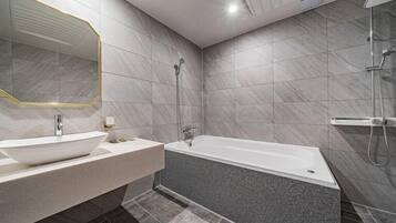 Executive Double Room, Non Smoking, Bathtub | Bathroom | Separate tub and shower, deep soaking tub, hair dryer, heated floors