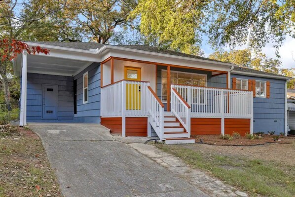 Exterior - Cozy Cottage Downtown ~ Near Protective (Birmingham)