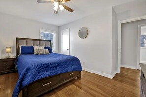 3 bedrooms, iron/ironing board, free WiFi, bed sheets - Cozy Cottage Downtown ~ Near Protective (Birmingham)