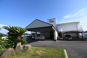 Front of property - hotelmare (Kure)