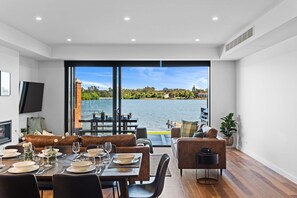 Dining - Edgewater on Irvine (Yarrawonga)