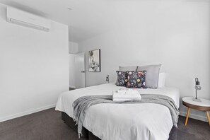 4 quartos, ferros/tábuas de passar roupa, Wi-Fi, roupa de cama