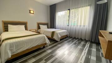 Suite Twin | In-room safe, desk, laptop workspace, iron/ironing board