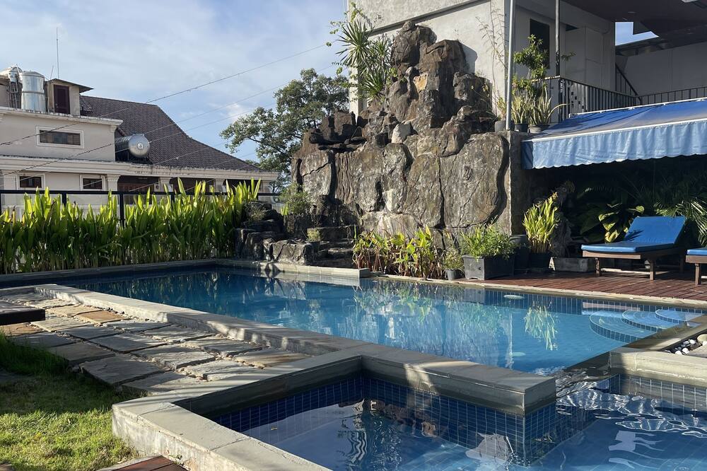 JJ City Centre Suites