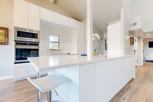 Dog-friendly waterfront retreat with a washer/dryer, furnished patio, & AC