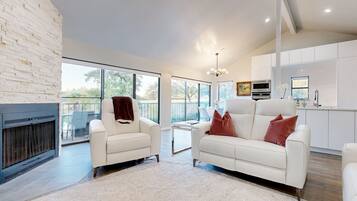 Télévision, cheminée