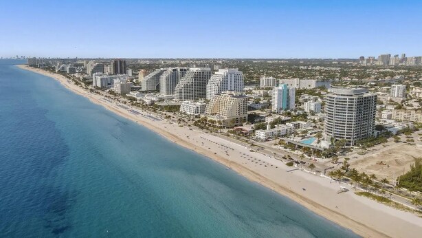 A coastal cityscape with high-rise buildings, a beach, and a clear blue sky. - Vistamar Waterfront Beach Abode -walk to the Beach (Fort Lauderdale)