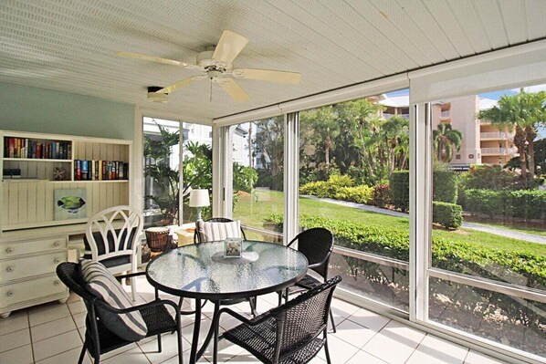 Dining - Relaxing Siesta Key condo - Pickleball - 2 heated pools - beach access - GBB 1344 (Siesta Key)