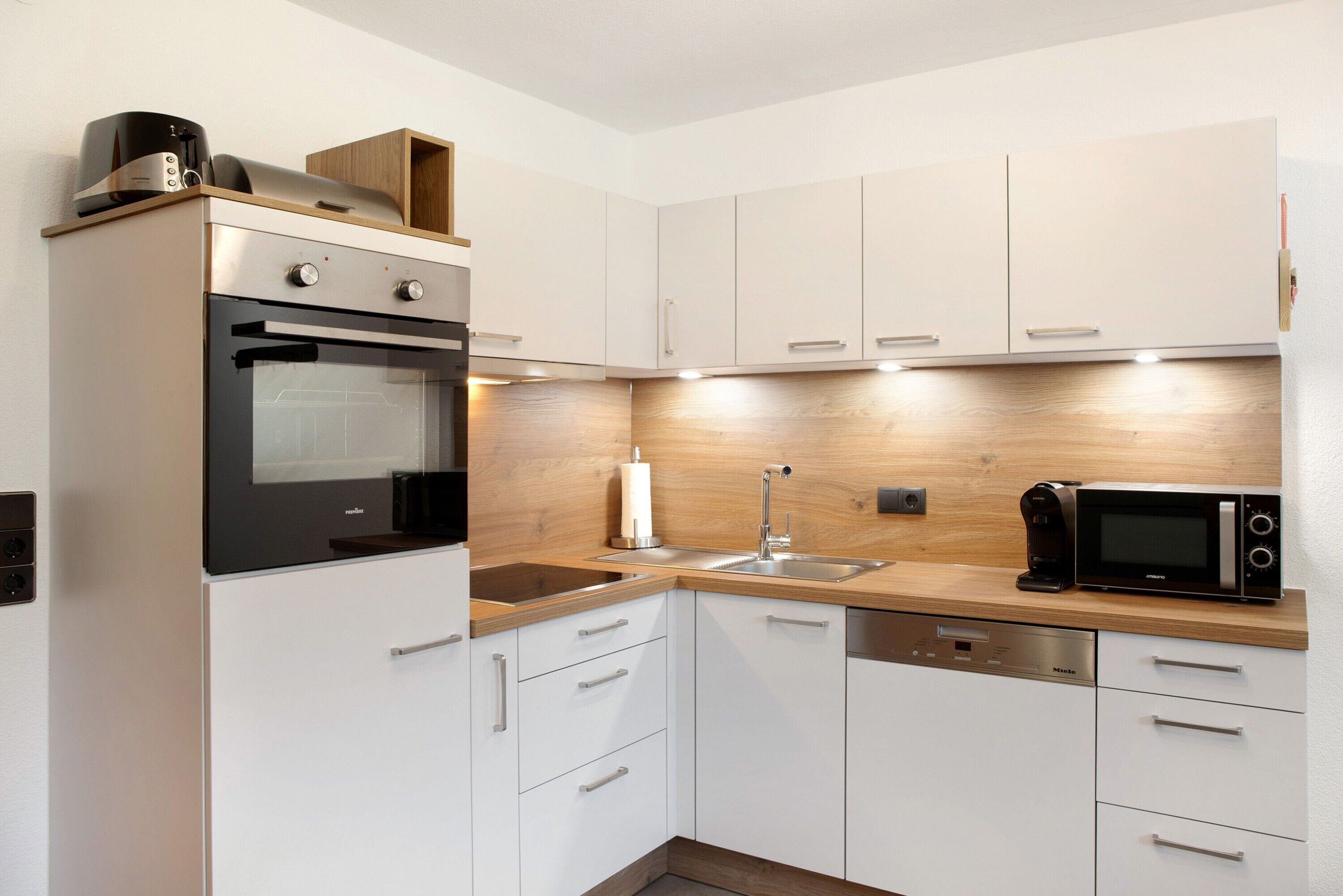 雪櫃、微波爐、焗爐、爐具