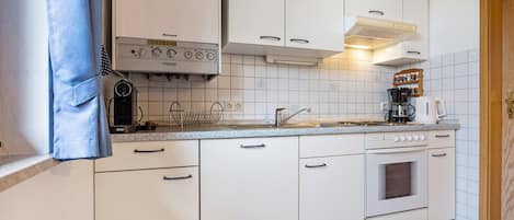 Réfrigérateur, four, plaque de cuisson, lave-vaisselle