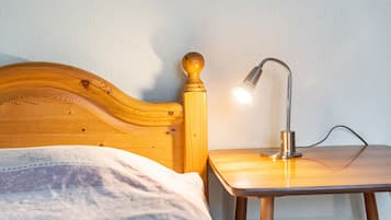 4 bedrooms, iron/ironing board, free WiFi, bed sheets