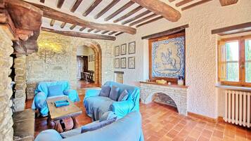 Télévision, cheminée