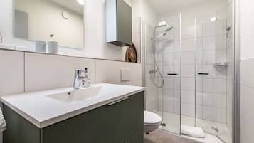 Dusche, Haartrockner, Handtücher