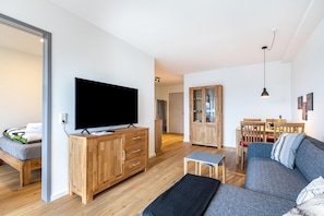 TV - Apartment 'Snorrum 7' with Shared Garden and Wi-Fi (Husby)