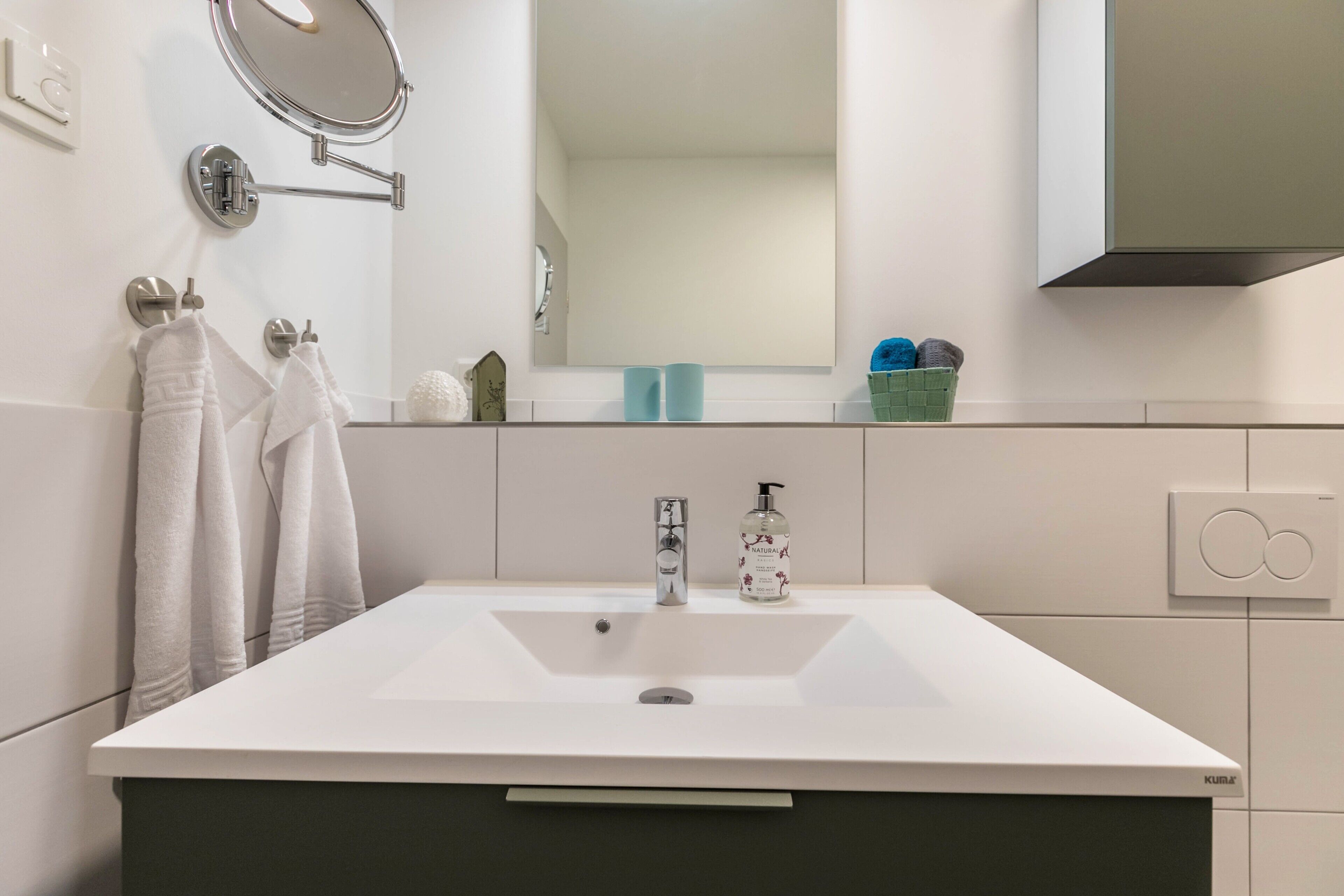 Dusj, hårføner og håndklær