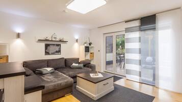 TV, fireplace, stereo