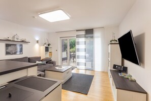 TV, fireplace, stereo