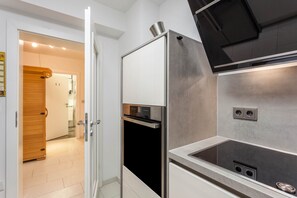Kühlschrank, Mikrowelle, Ofen, Herdplatte