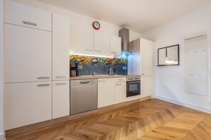 Refrigerador, horno, parrilla de estufa y lavavajillas 