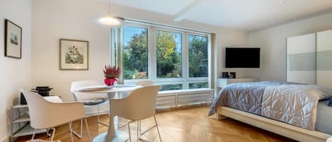 Iron/ironing board, free WiFi, bed sheets