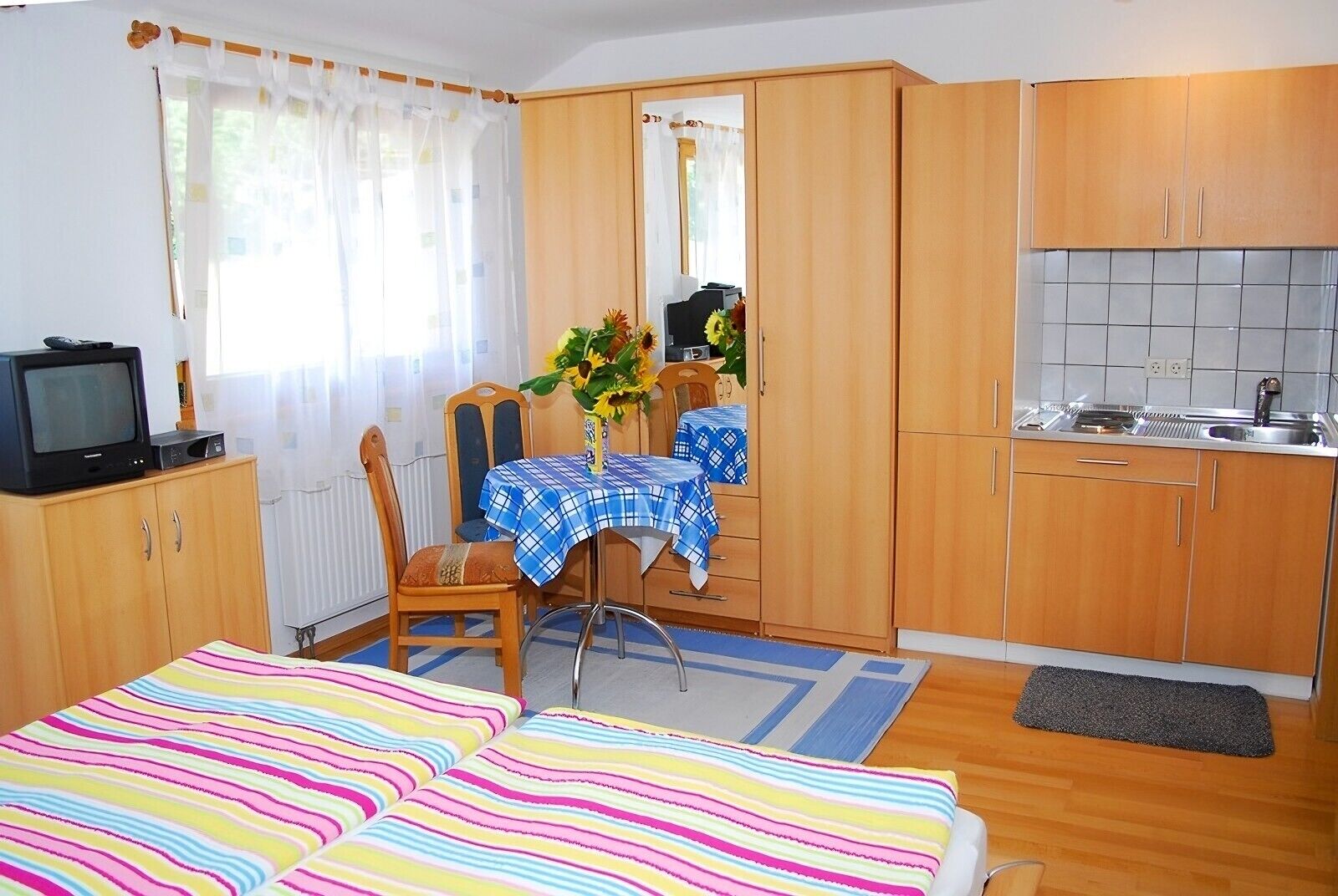 Iron/ironing board, free WiFi, bed sheets