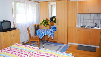 Iron/ironing board, free WiFi, bed sheets