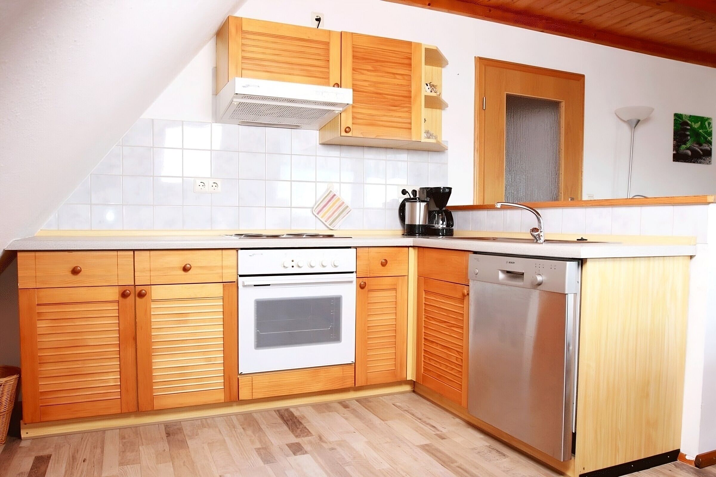 冷蔵庫、オーブン、コンロ、食器洗い機