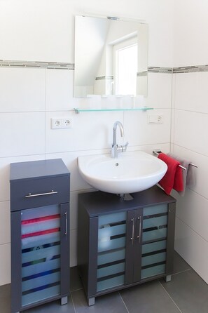 Doccia, asciugacapelli, asciugamani