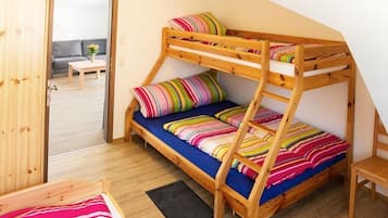 2 bedrooms, iron/ironing board, free WiFi, bed sheets