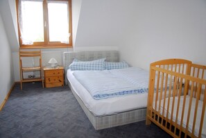 2 bedrooms, iron/ironing board, free WiFi, bed sheets