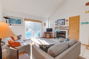 Televisor intel·ligent, llar de foc i reproductor de DVD 