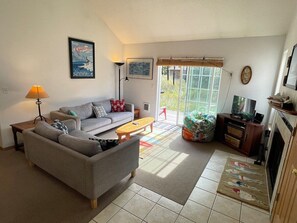 Smart-TV, Kamin, DVD-Player