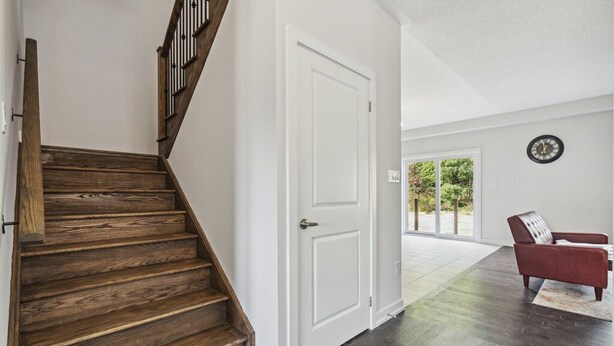 A staircase with wooden steps leading to a white door. - Amazing stay near Hamilton-Brantford- Beach Port Dover (Norfolk)