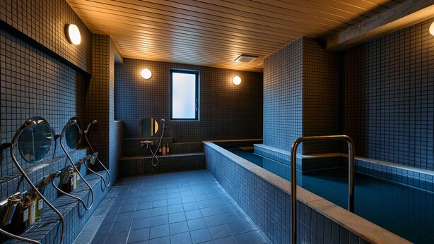 A public sauna with multiple benches and a central hot tub area. - Hotel Plus Hostel TOKYO ASAKUSA 2 (Tokyo)