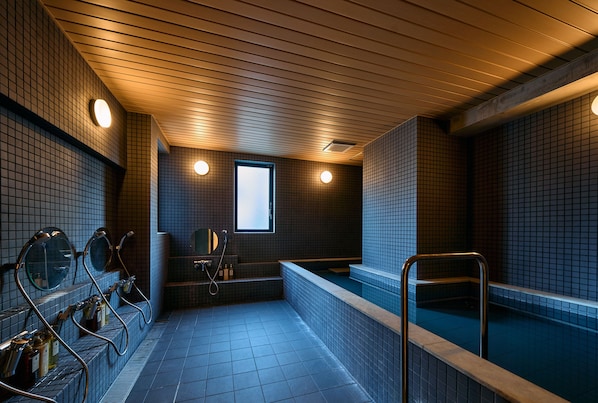 A public sauna with multiple benches and a central hot tub area. - Hotel Plus Hostel TOKYO ASAKUSA 2 (Tokyo)