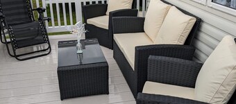 Pet friendly 2 bed caravan in coopers beach