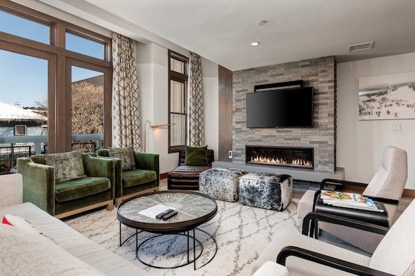 TV, fireplace