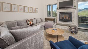 TV, fireplace, stereo