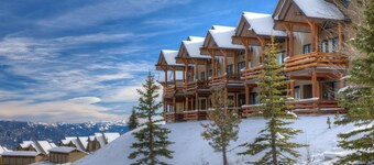 Saddle Ridge Ski in/Ski out condo, private hot tub