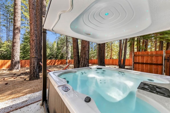 Bain à remous extérieur