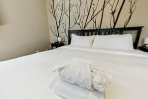 4 sovrum, skrivbord, strykjärn/strykbräda och resesäng